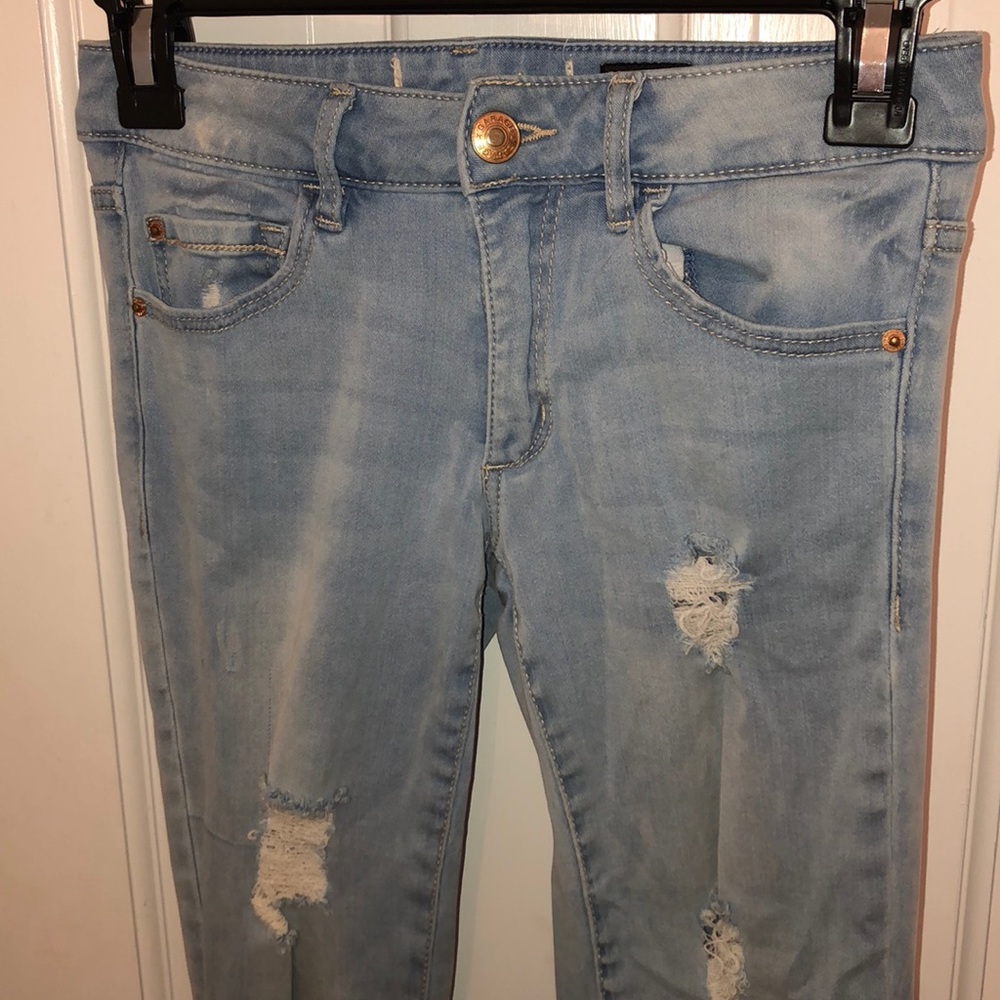 Blue ripped skinny jeans